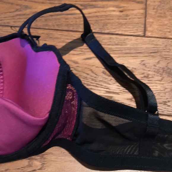 Just listed❤️fabulous black lace over purple push up bra - Picture 6 of 12